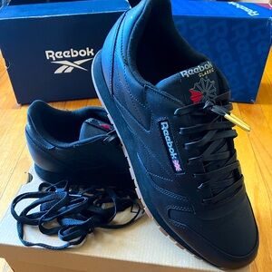 Reebok Classic - Black Gum